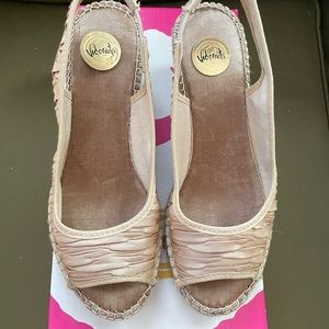 Vidoretta Gold Metallic Sling Back Wedges